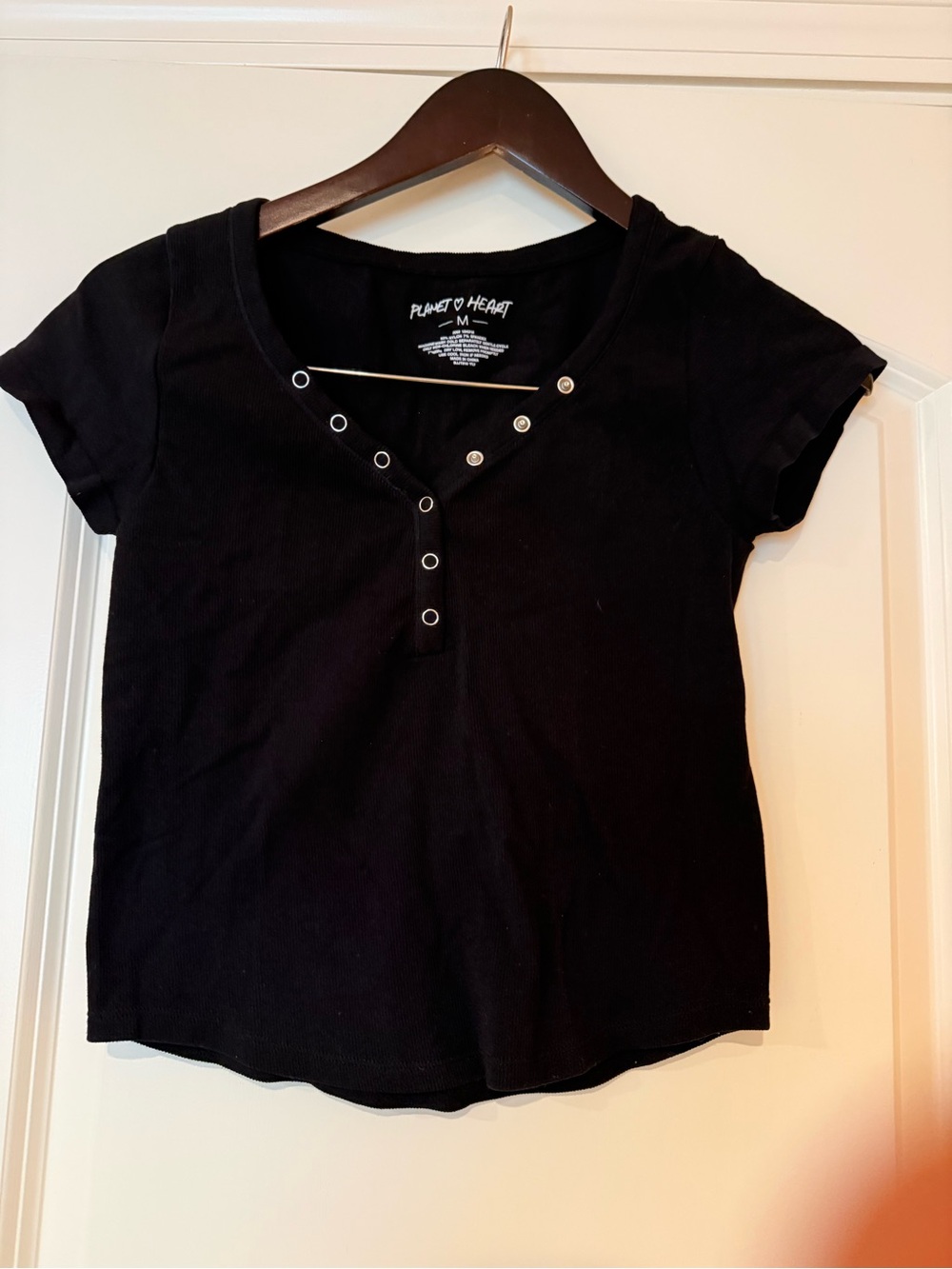 Planet Heart Black Short Sleeve Snap-Front Juniors Top Size Medium